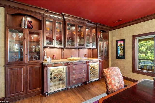 675 Thalia Point RD, Virginia Beach, VA 23452