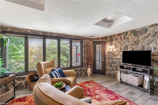 675 Thalia Point RD, Virginia Beach, VA 23452