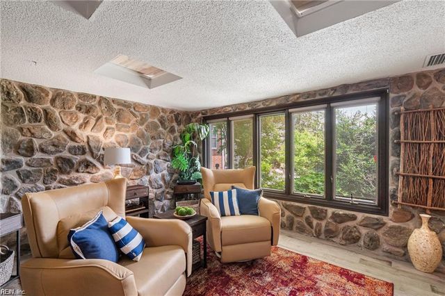 675 Thalia Point RD, Virginia Beach, VA 23452