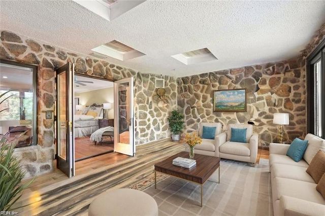 675 Thalia Point RD, Virginia Beach, VA 23452