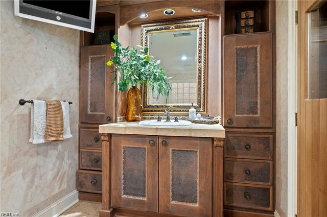 675 Thalia Point RD, Virginia Beach, VA 23452