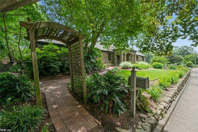 675 Thalia Point RD, Virginia Beach, VA 23452