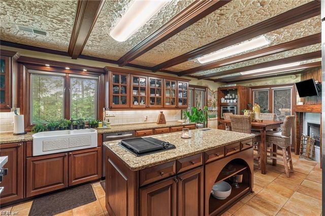 675 Thalia Point RD, Virginia Beach, VA 23452