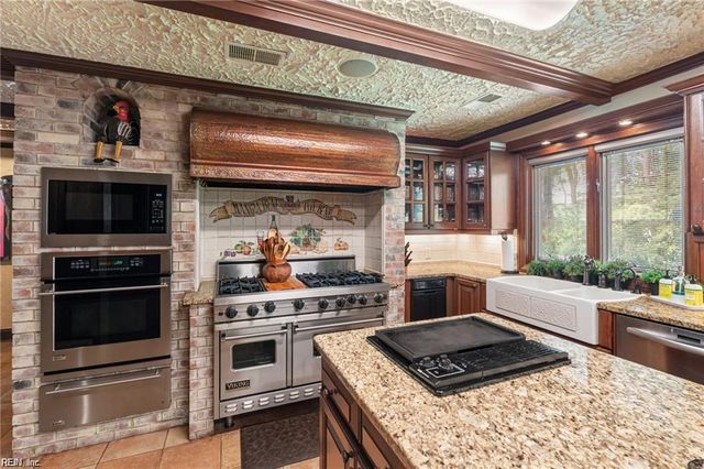 675 Thalia Point RD, Virginia Beach, VA 23452