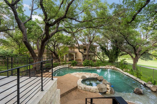 12 Treehaven LN, The Hills, TX 78738