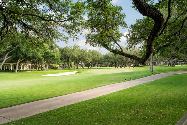 12 Treehaven LN, The Hills, TX 78738