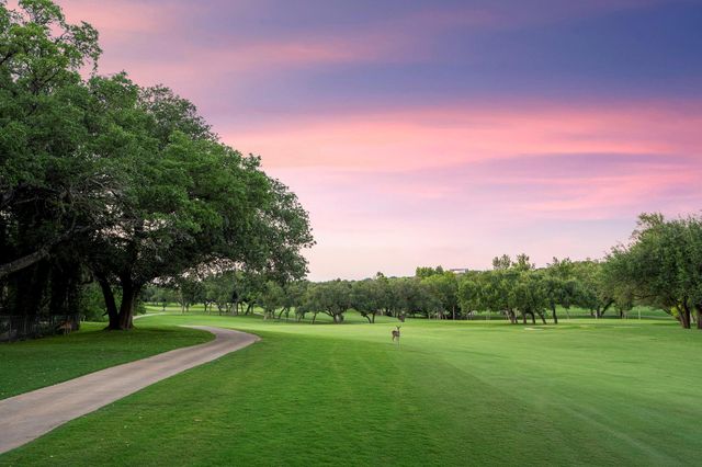12 Treehaven LN, The Hills, TX 78738