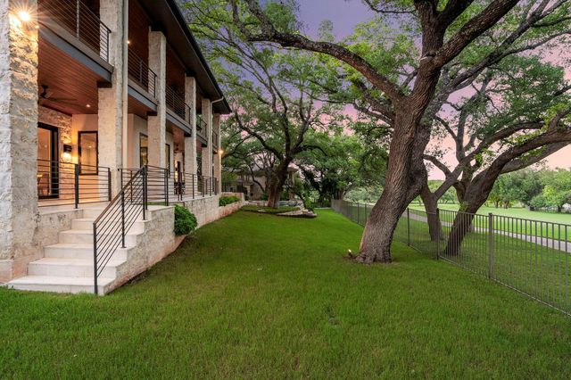 12 Treehaven LN, The Hills, TX 78738