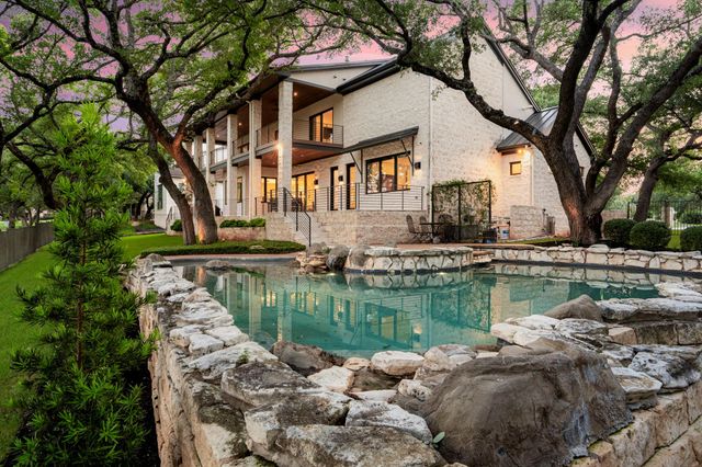 12 Treehaven LN, The Hills, TX 78738
