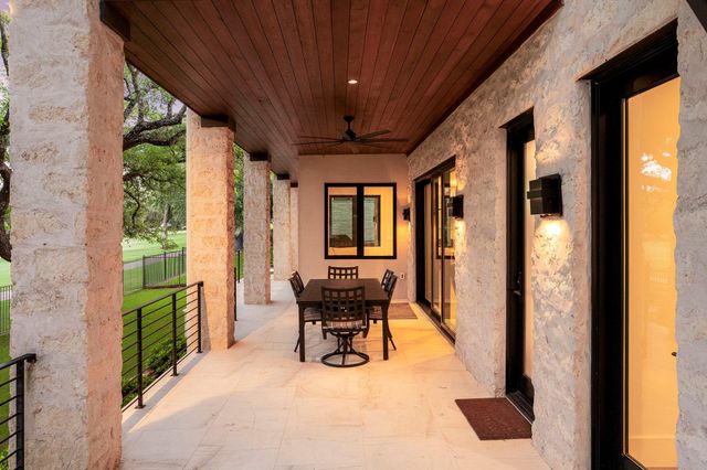 12 Treehaven LN, The Hills, TX 78738