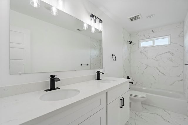 7504 Laura Koppe Road C/D, Houston, TX 77028