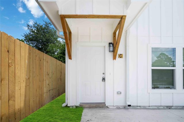 7504 Laura Koppe Road C/D, Houston, TX 77028