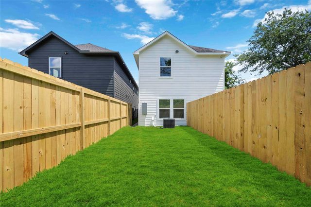 7504 Laura Koppe Road C/D, Houston, TX 77028