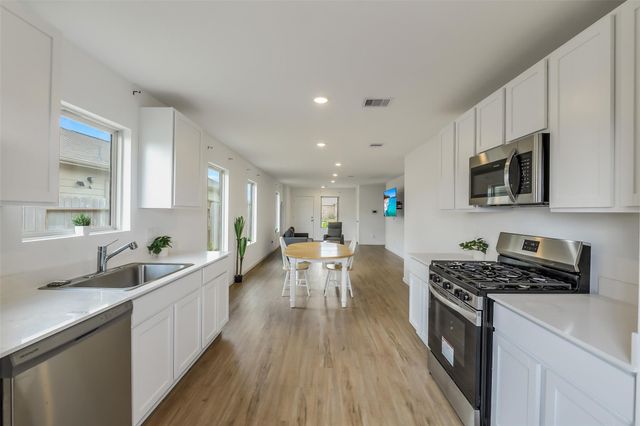 732 Autumn Cherry Trail, Magnolia, TX 77354