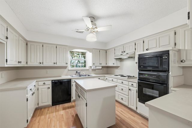 1216 Saint Andrews Drive, Mansfield, TX 76063