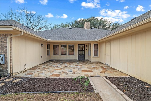 1216 Saint Andrews Drive, Mansfield, TX 76063