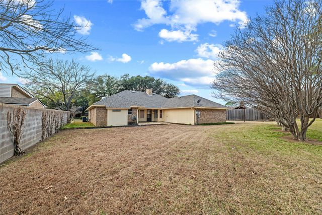 1216 Saint Andrews Drive, Mansfield, TX 76063
