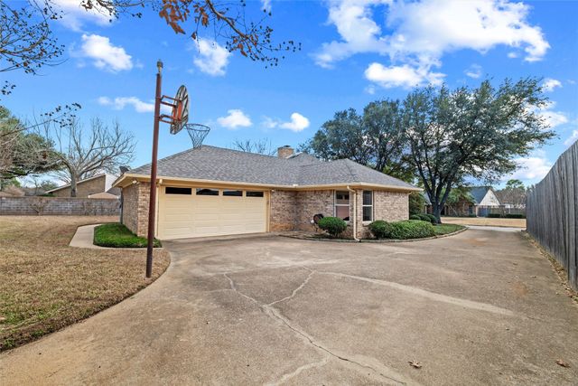 1216 Saint Andrews Drive, Mansfield, TX 76063