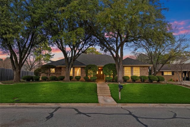 1216 Saint Andrews Drive, Mansfield, TX 76063