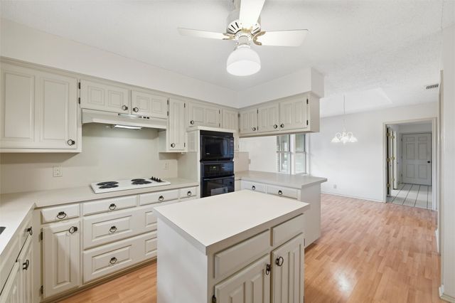 1216 Saint Andrews Drive, Mansfield, TX 76063