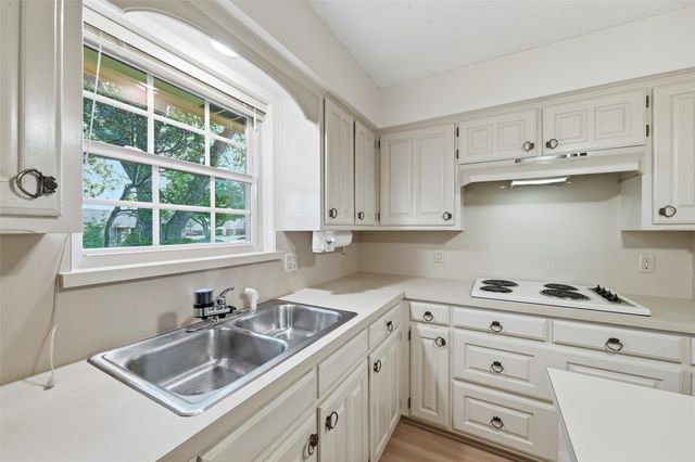 1216 Saint Andrews Drive, Mansfield, TX 76063