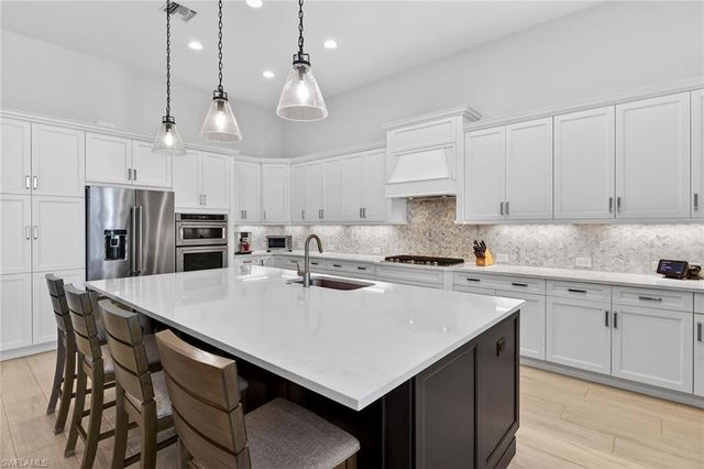 3169 Capistrano LN, Naples, FL 34114