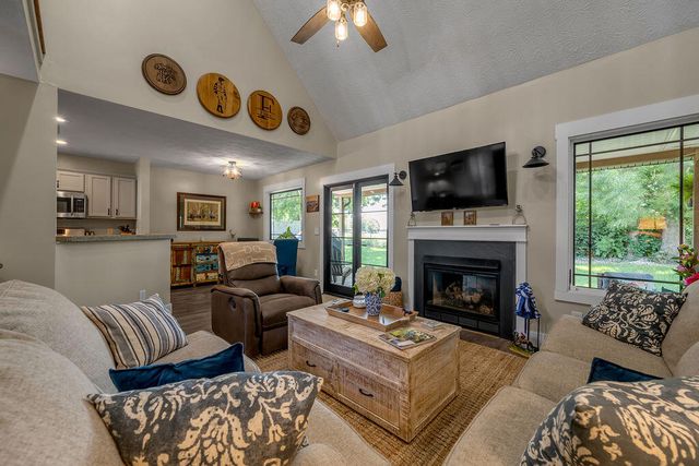 395 Colony Drive, Versailles, KY 40383