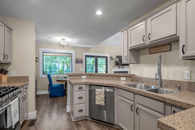 395 Colony Drive, Versailles, KY 40383