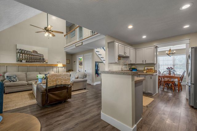 395 Colony Drive, Versailles, KY 40383