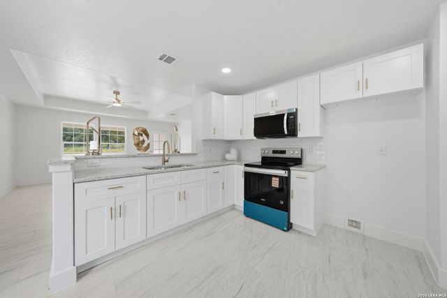 1096 DEER VALLEY PASS, Spring Branch, TX 78070
