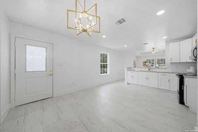 1096 DEER VALLEY PASS, Spring Branch, TX 78070
