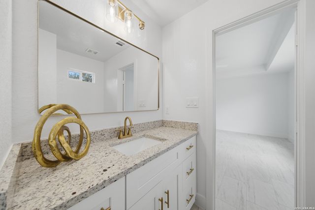 1096 DEER VALLEY PASS, Spring Branch, TX 78070