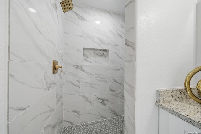 1096 DEER VALLEY PASS, Spring Branch, TX 78070