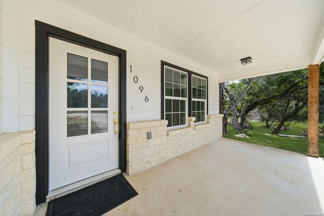 1096 DEER VALLEY PASS, Spring Branch, TX 78070