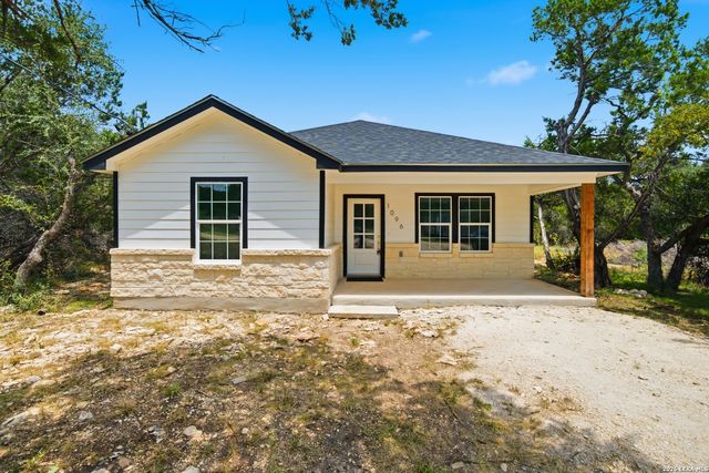 1096 DEER VALLEY PASS, Spring Branch, TX 78070