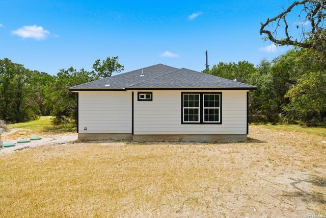 1096 DEER VALLEY PASS, Spring Branch, TX 78070