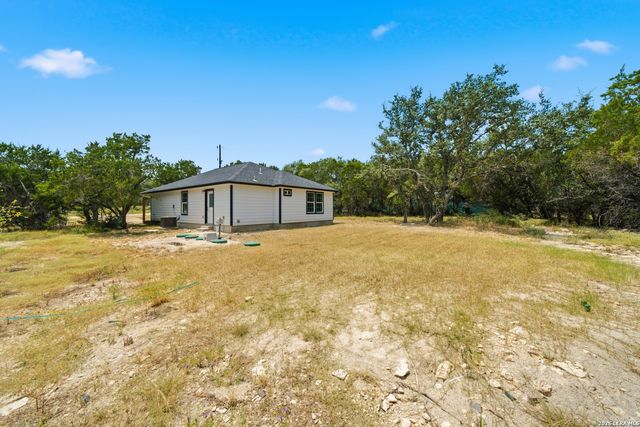 1096 DEER VALLEY PASS, Spring Branch, TX 78070