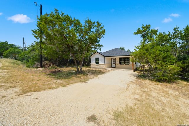 1096 DEER VALLEY PASS, Spring Branch, TX 78070