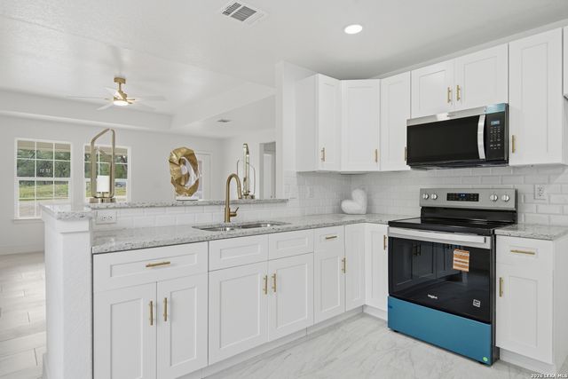 1096 DEER VALLEY PASS, Spring Branch, TX 78070