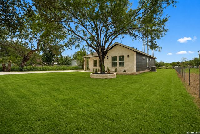 15242 Oak St, Lytle, TX 78052