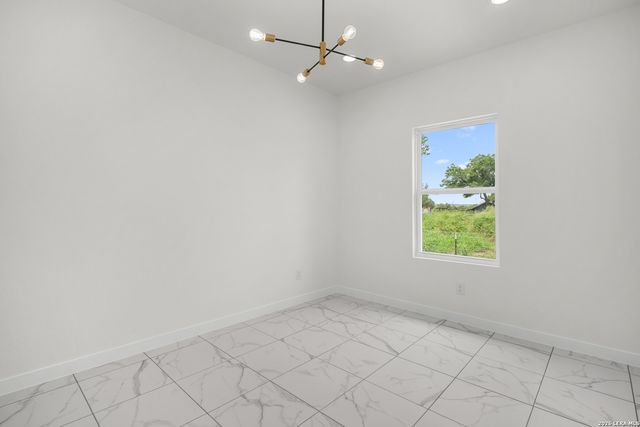 15242 Oak St, Lytle, TX 78052