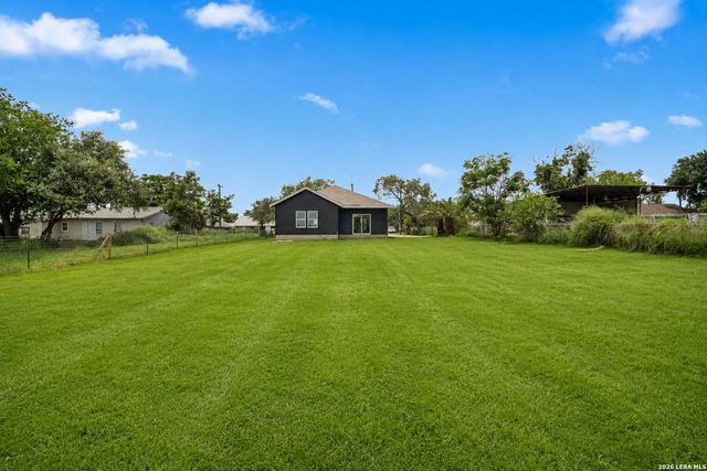 15242 Oak St, Lytle, TX 78052