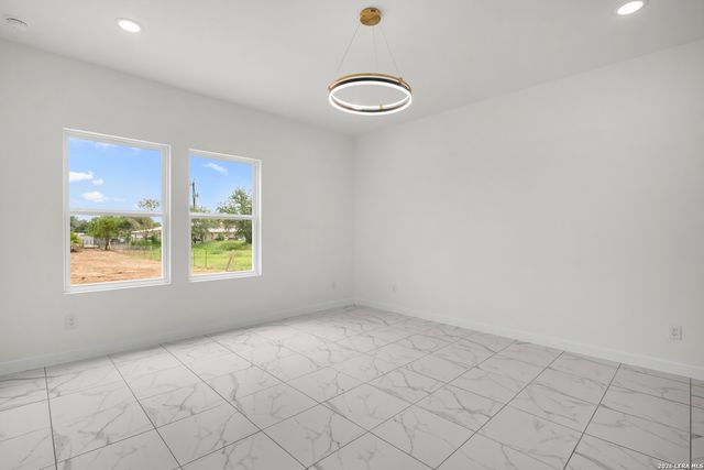 15242 Oak St, Lytle, TX 78052