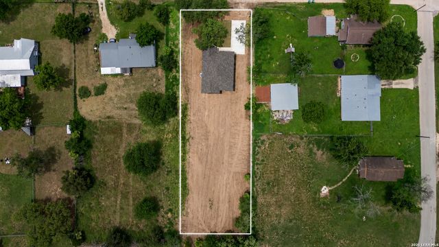 15242 Oak St, Lytle, TX 78052