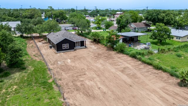 15242 Oak St, Lytle, TX 78052