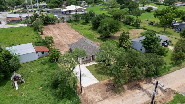 15242 Oak St, Lytle, TX 78052