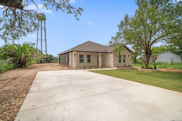15242 Oak St, Lytle, TX 78052