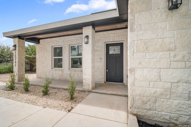 15242 Oak St, Lytle, TX 78052