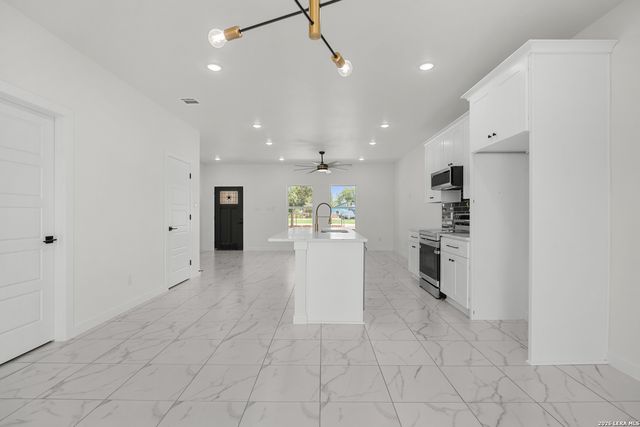 15242 Oak St, Lytle, TX 78052