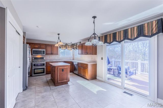 752 Charleston Oaks Drive, Ballwin, MO 63021